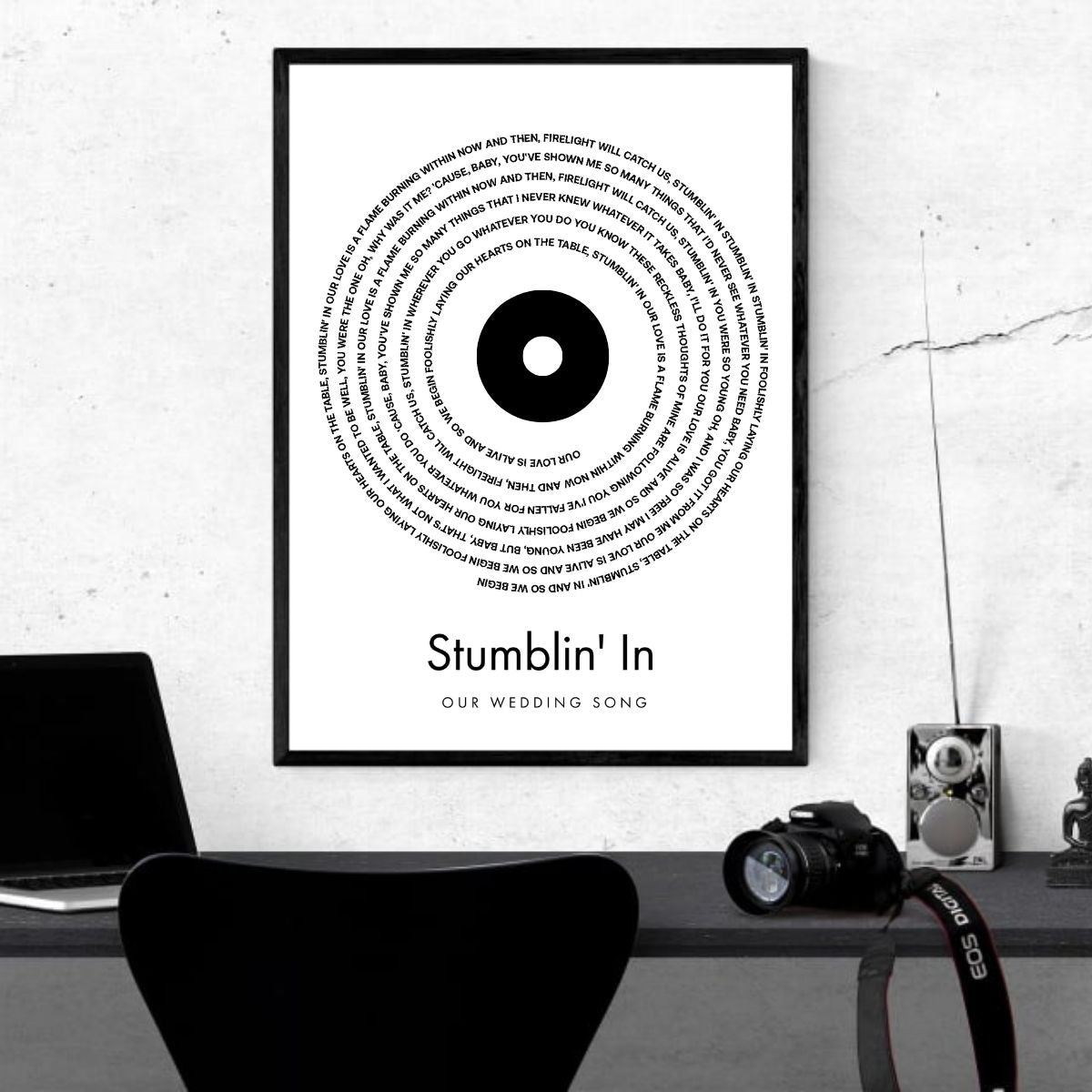 Najin vajb - grafika z besedilom pesmi 50x70 cm v okvirju