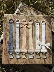 Naloži sliko v galerijo, Elodie - Lesena priponka za dudo, Vanilla
